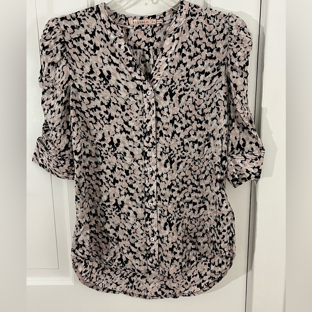 NWOT Esqualo Abstract Print Ruched Sleeve Button Up Blouse Size 4 contemporary